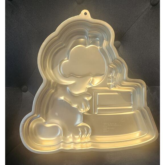 Vintage Wilton Garfield Cake Pan 1981 Cartoon Birthday Retro Bakeware Mold - Picture 1 of 3
